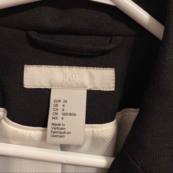 Blazer - Picture 3 of 4